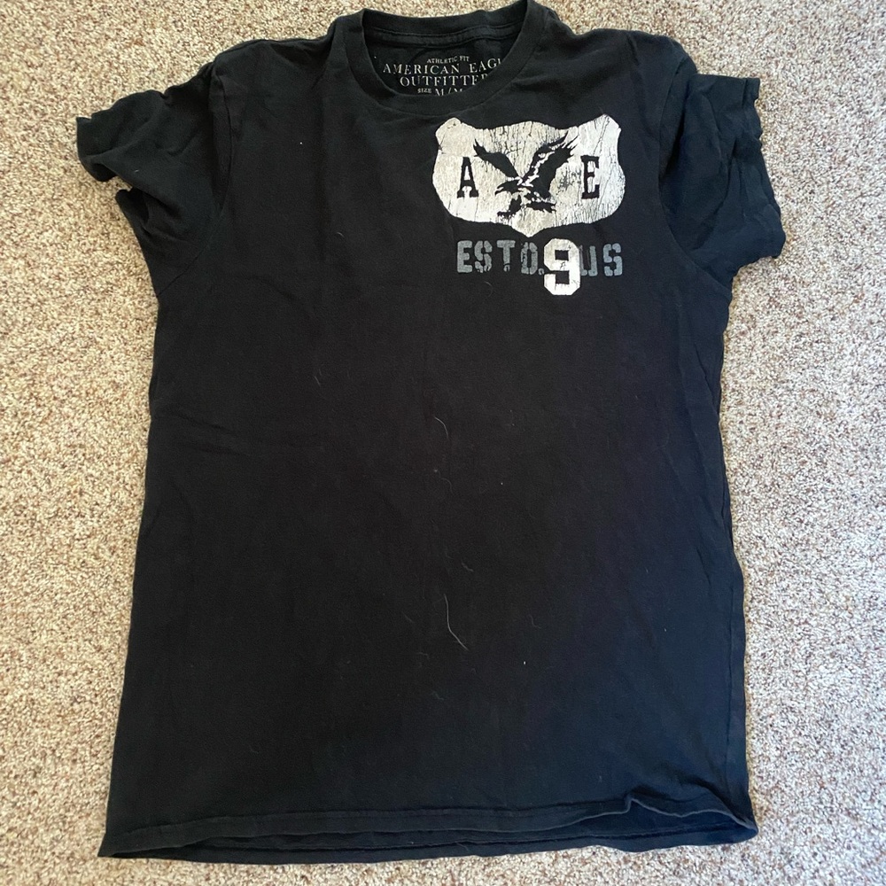 American Eagle T, mens size M, worn a few time, still in great shape
